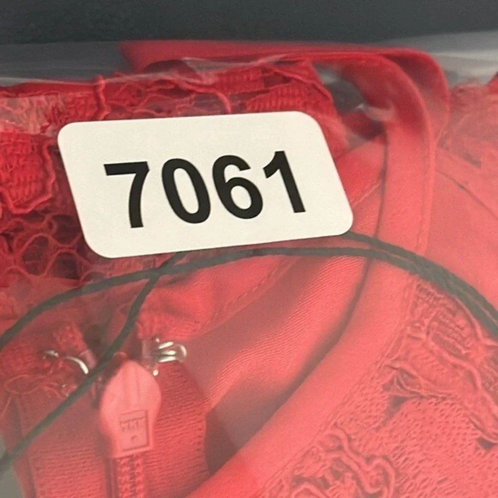 Yumi Kim Dress‎ Women's L Red Lace Save The Date New Bodycon - Picture 12 of 12